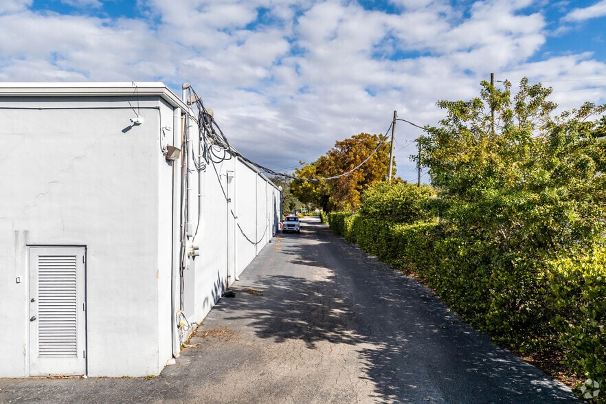 More Photos Of 101 S Congress Ave, Delray Beach Showroom For Lease