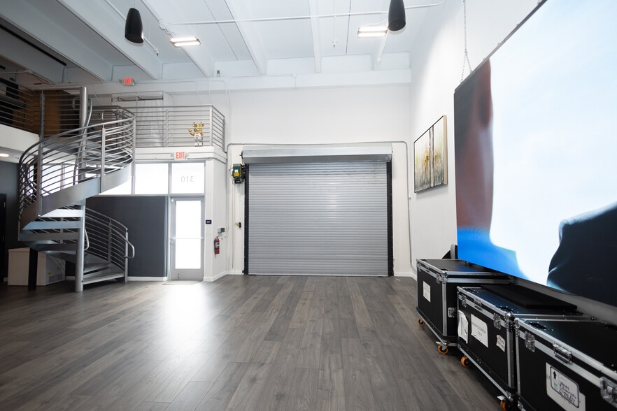 More Photos Of 6050 NW 102nd Ave, Doral Showroom For Sale