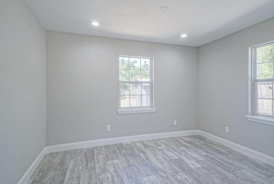 More Photos Of 6864 Pecan St, Frisco Office For Lease