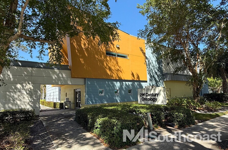 More Photos Of 955 10th Ave N, Naples Medical For Lease