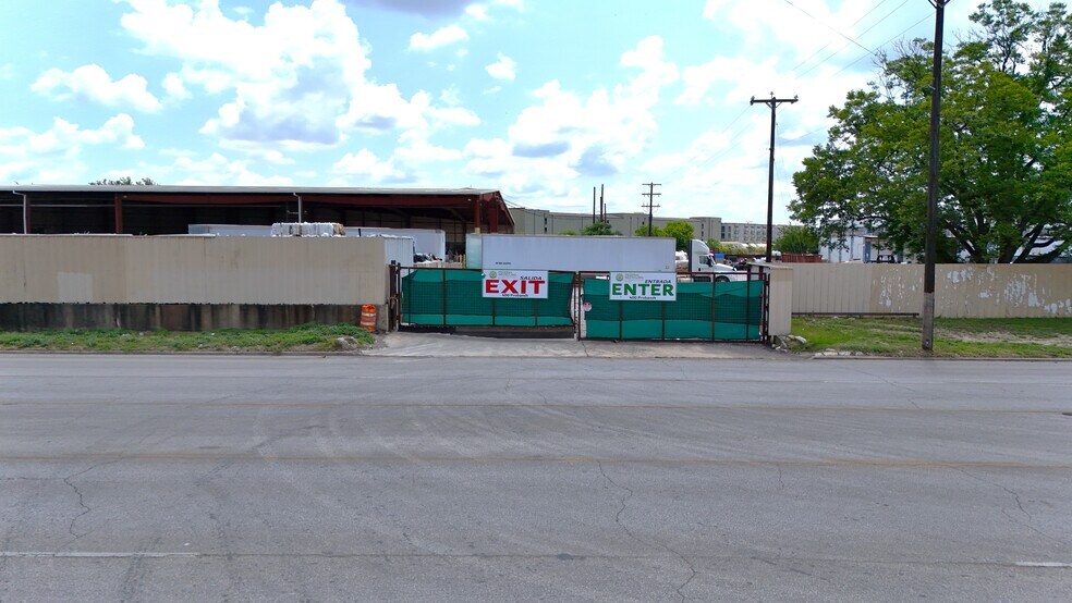 More Photos Of 400 Probandt St, San Antonio Manufacturing For Lease