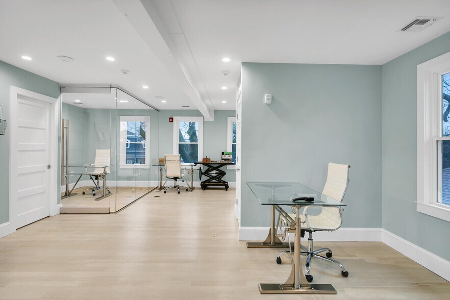 More Photos Of 126 E River Rd, Rumson Storefront Retail Residential For Lease