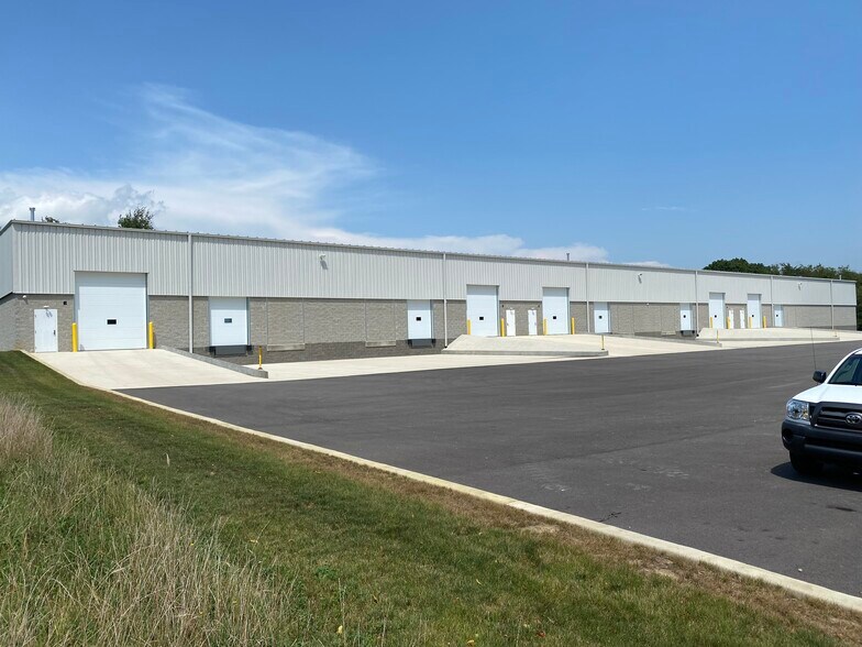 More Photos Of 121 Bay Hill Dr, Latrobe Warehouse For Lease