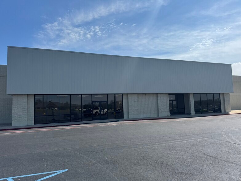 More Photos Of 1001-1003 S Bishops Ave, Rolla General Retail For Lease