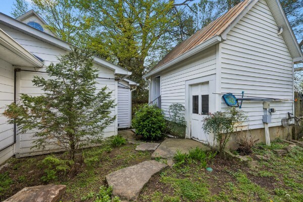 More Photos Of 728 S Spring St, Manchester Specialty For Sale