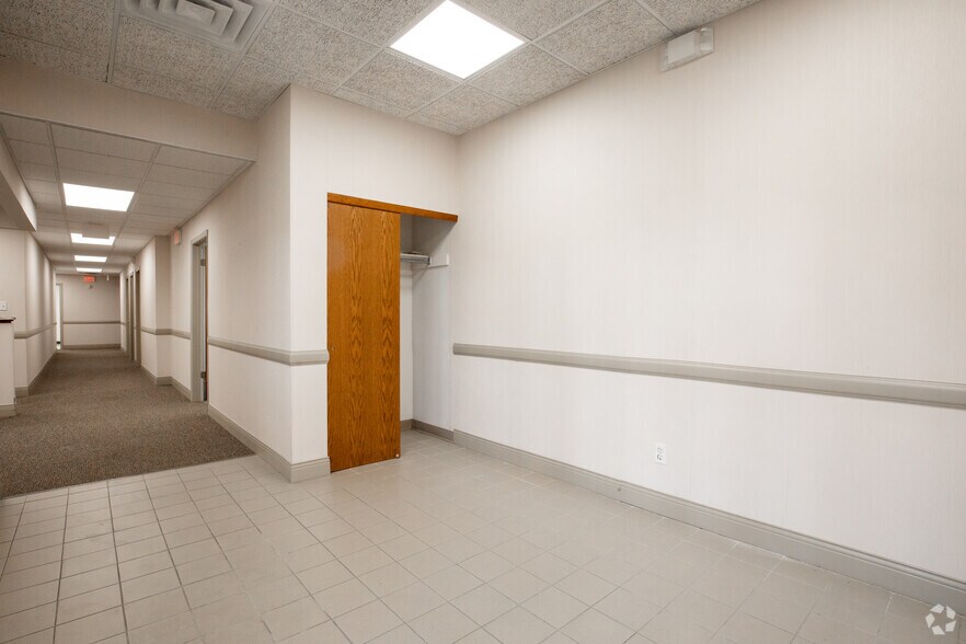 More Photos Of 170 N Country Rd, Port Jefferson Office For Lease