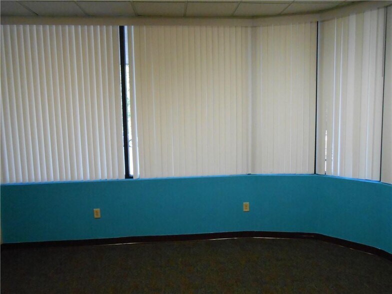 More Photos Of 526 E Bruceton Rd, Pittsburgh Medical For Lease