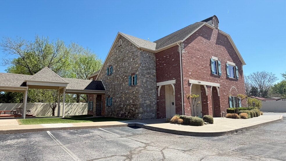 More Photos Of 1330 E 43rd Ct, Tulsa Medical For Lease