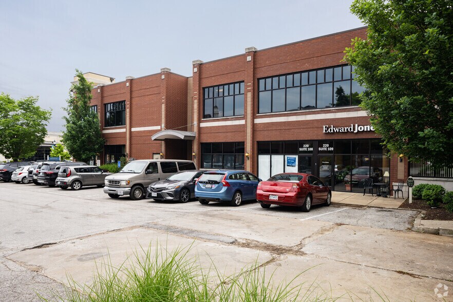 More Photos Of 220 W Lockwood Ave, Webster Groves Storefront Retail Office For Lease