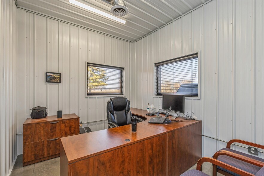 More Photos Of 33083 Ute Ave, Waukee Flex For Sale