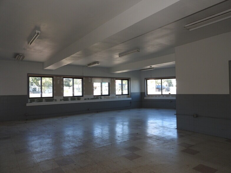 More Photos Of 1800 Brewerton Rd, Mattydale Freestanding For Sale