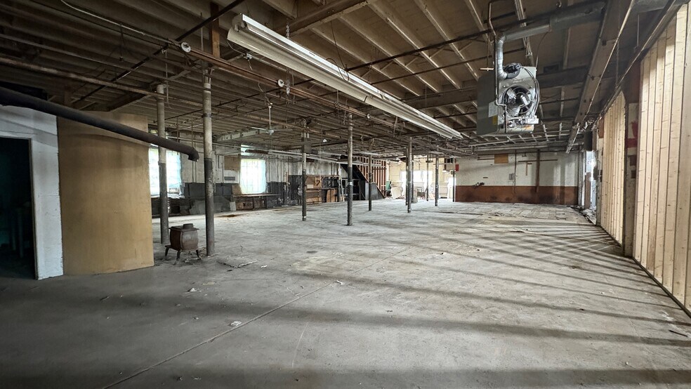 More Photos Of 515 Columbia St, Hudson Warehouse For Sale
