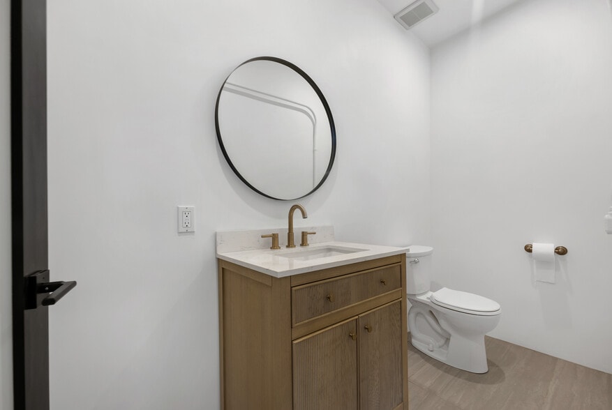 More Photos Of 17733 Chatsworth St, Granada Hills Auto Repair For Lease