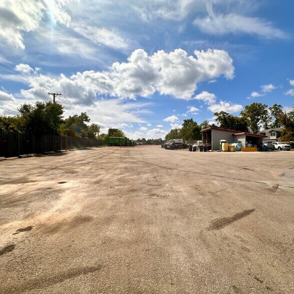 More Photos Of 1350 N Old Rand Rd, Wauconda Warehouse For Lease