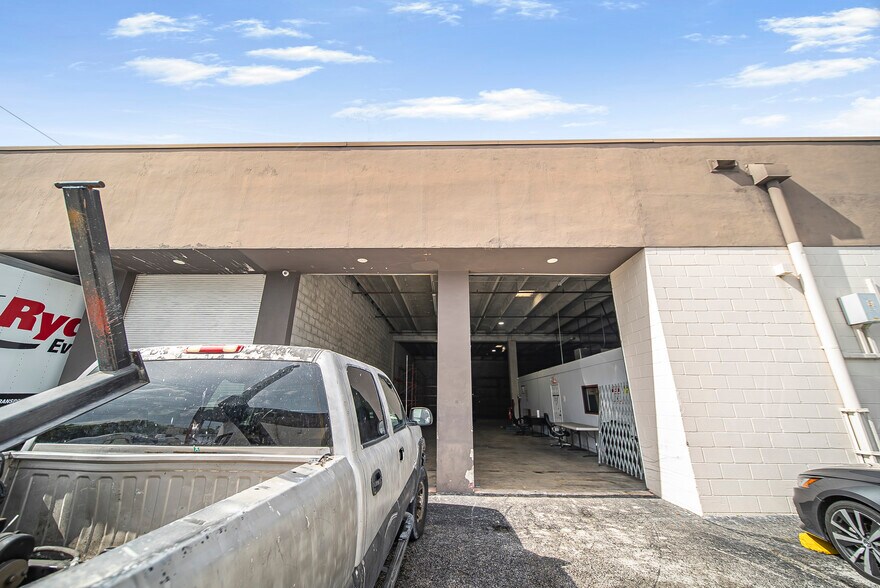 More Photos Of 3018 NW 79th Ave, Doral Warehouse For Lease