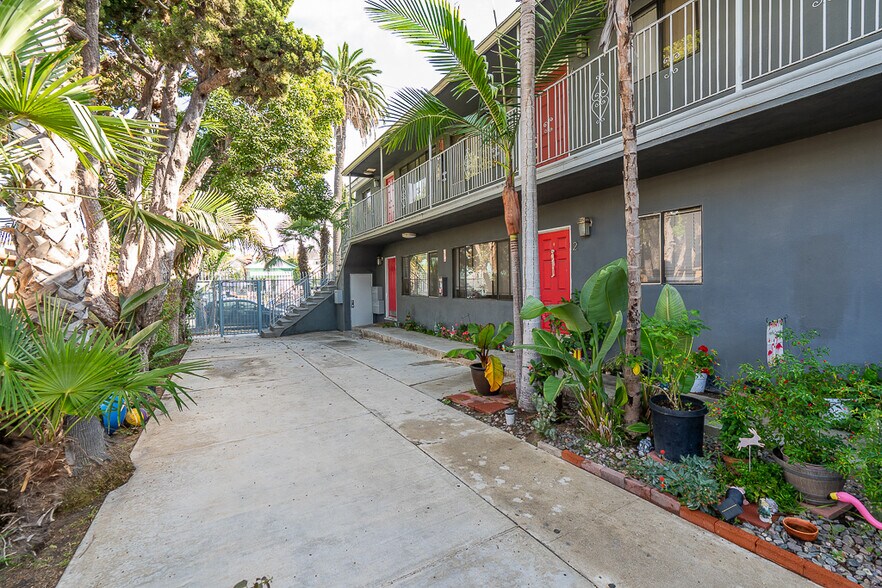 More Photos Of 1056 E 6th St, Long Beach Apartments For Sale