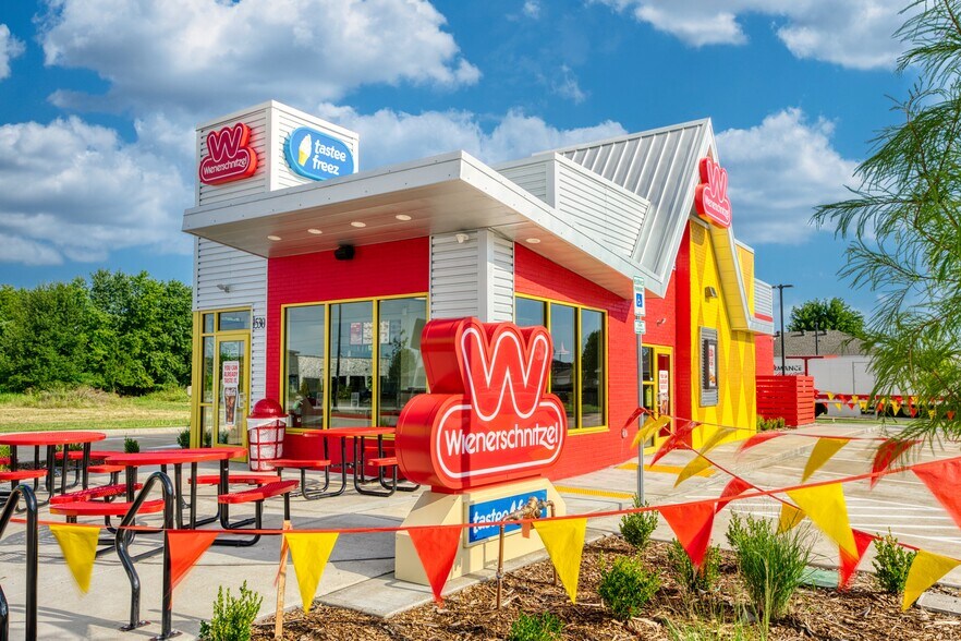 More Photos Of 1530 E Centerton Blvd, Bentonville General Retail For Sale