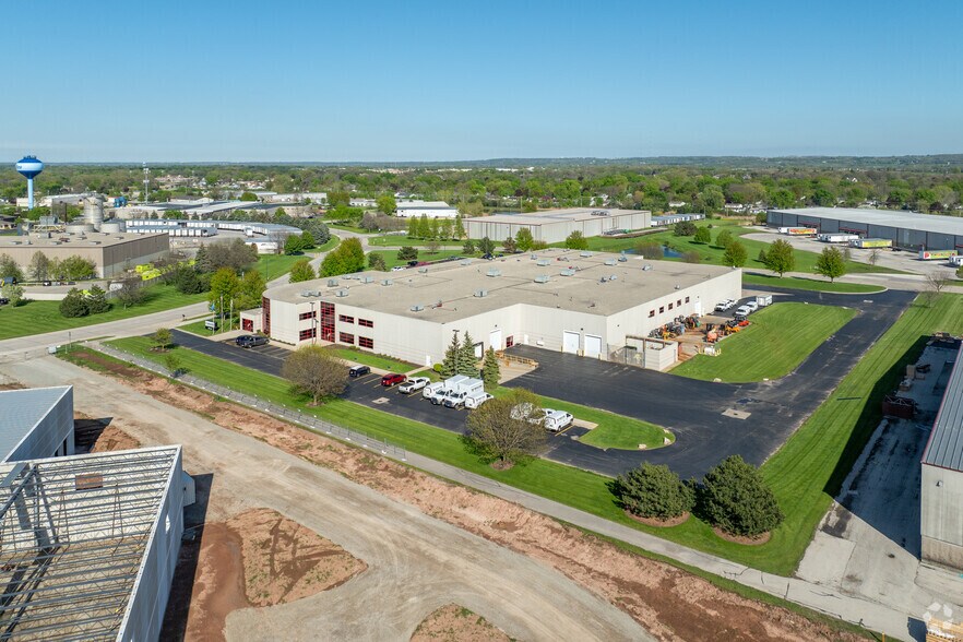 More Photos Of 1776 W Matthew Dr, De Pere Manufacturing For Sale