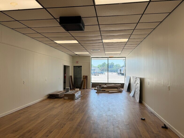 More Photos Of 1550 6th Ave SE, Decatur General Retail For Lease