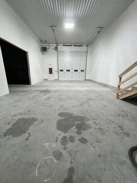 More Photos Of 20 Riverland Rd, Canterbury Flex For Lease