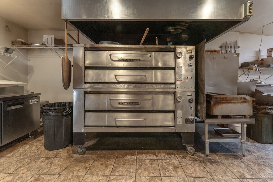More Photos Of 552 Main St, Apalachin General Retail For Sale