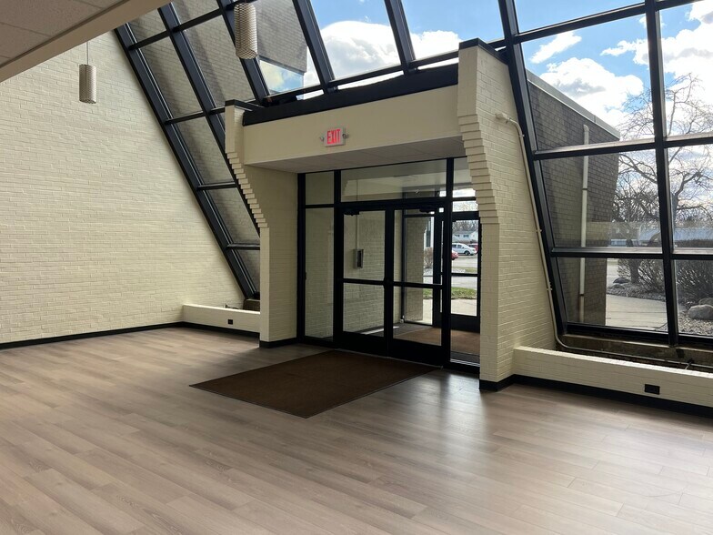 More Photos Of 20300 W 12 Mile Rd, Southfield Office For Lease