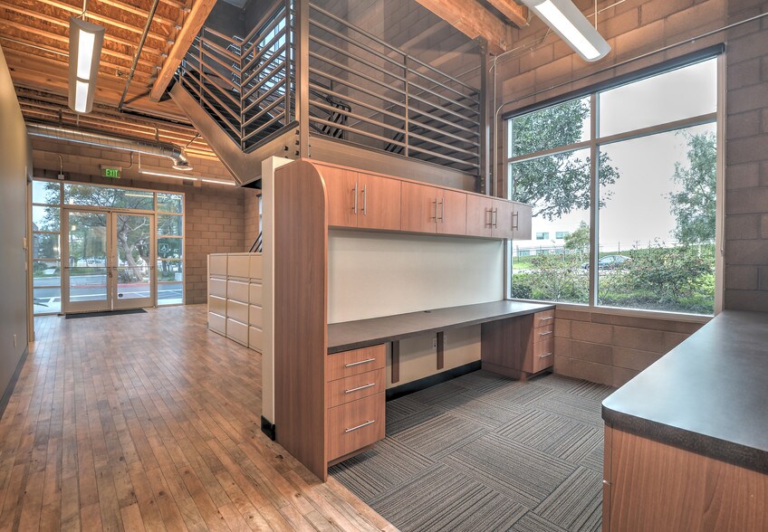 More Photos Of 2540-2546 Gateway Rd, Carlsbad Unknown For Lease