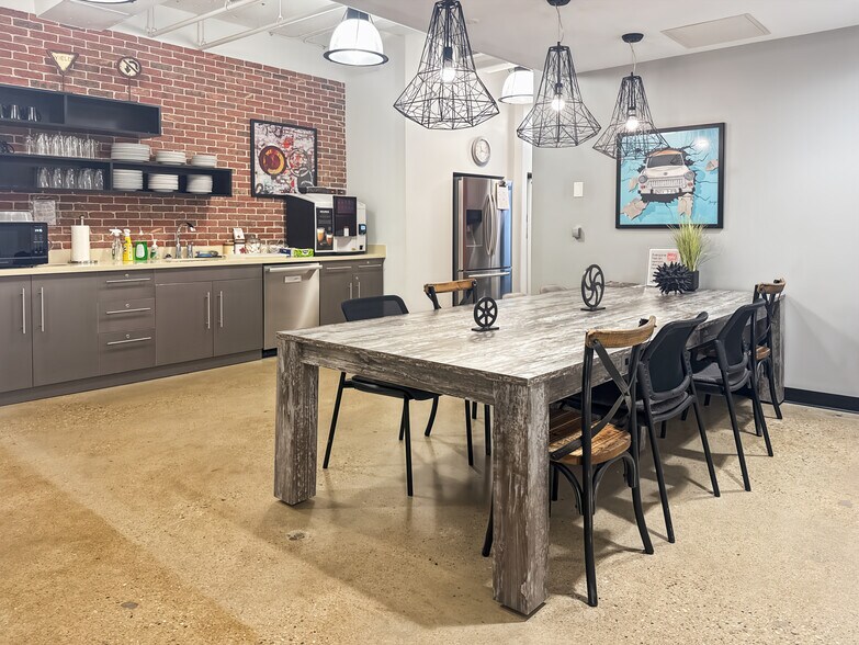 More Photos Of 330 St Mary Ave, Winnipeg Coworking Space