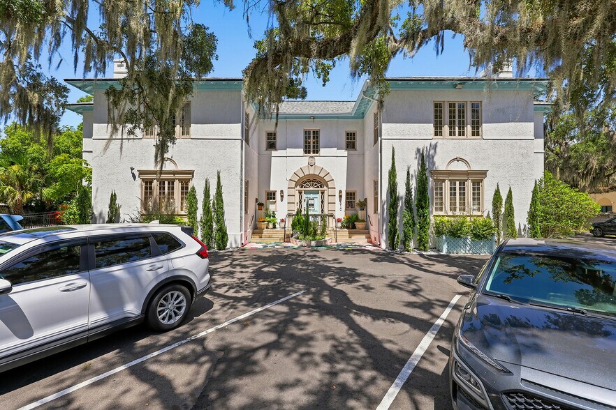 More Photos Of 1010 E Victory Dr, Savannah Office For Lease