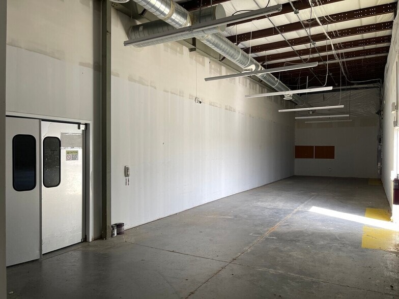 More Photos Of 5603 County Rd 286, Sargent Freestanding For Lease