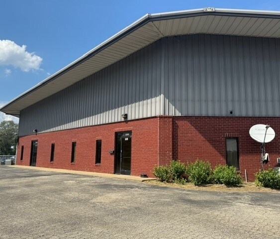 More Photos Of 4800 S Medenhall Rd, Memphis Warehouse For Lease