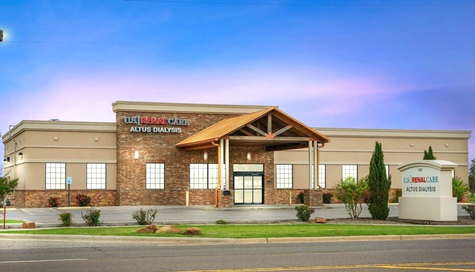 Primary Photo Of 1401 E Broadway St, Altus Freestanding For Sale