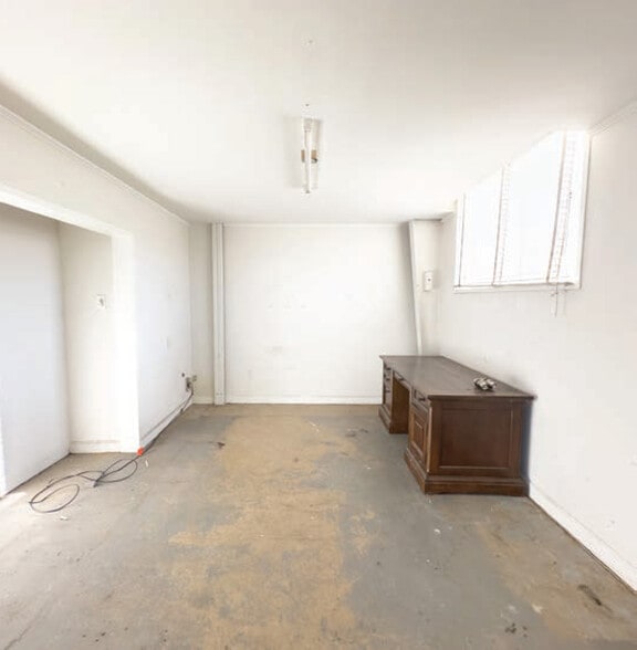 More Photos Of 548 W Charles St, Matthews Warehouse For Sale