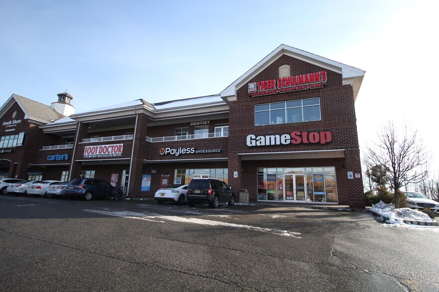 More Photos Of 2965 Veterans Rd W, Staten Island Unknown For Lease