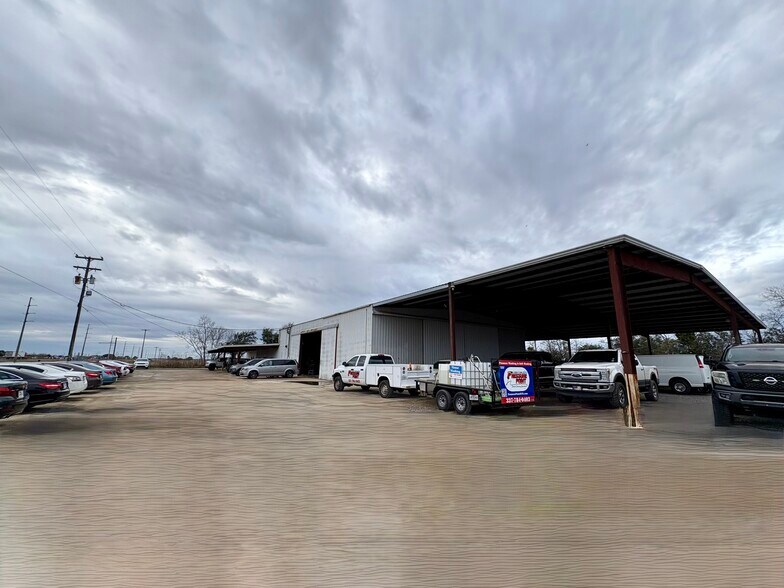 More Photos Of 8509 Egan Hwy, Crowley Warehouse For Lease