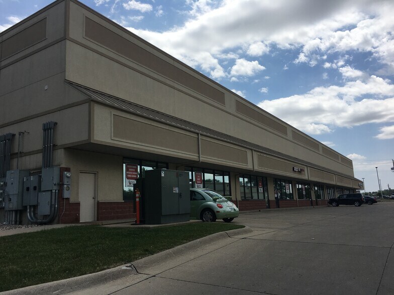 More Photos Of 1901 Hamilton Blvd, Sioux City Storefront For Lease