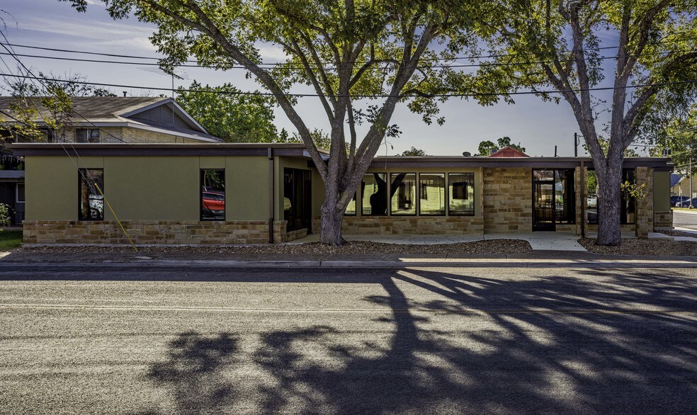 More Photos Of 301 E San Antonio Ave, Boerne Medical For Sale