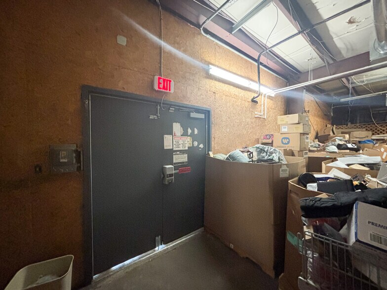 More Photos Of 304 E Jackson St, Willard Unknown For Lease