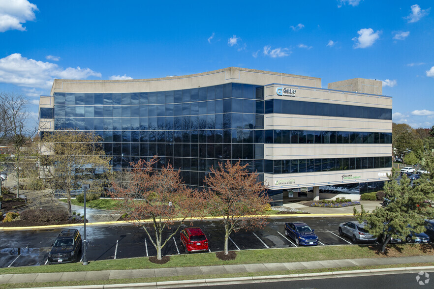 Primary Photo Of 950 Herndon Pkwy, Herndon Medical For Lease