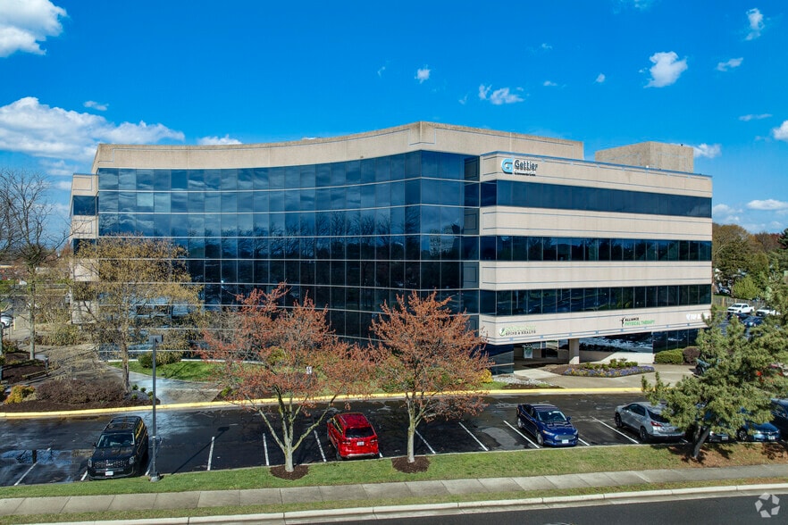 More Photos Of 950 Herndon Pkwy, Herndon Office For Sale