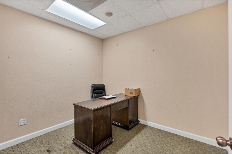 More Photos Of 3937-3957 Broadway Ave, Fort Myers Storefront Retail Residential For Sale