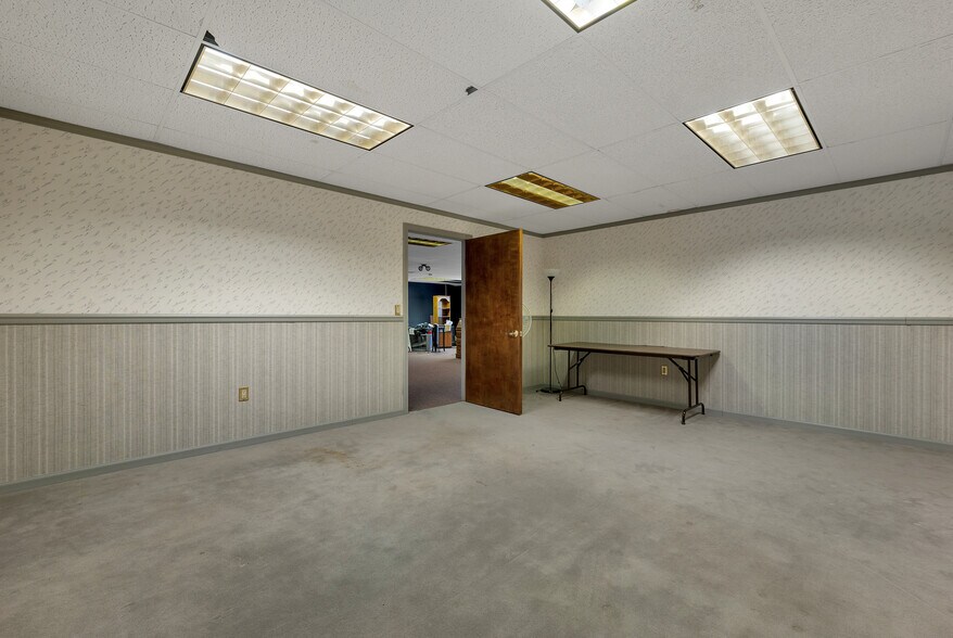 More Photos Of 55 Maynesboro St, Berlin Industrial For Sale