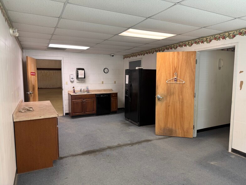 More Photos Of 1010 Brice St, Newark Warehouse For Sale