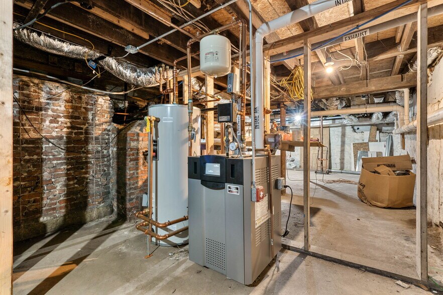 More Photos Of 136-138 Winter St, Haverhill Storefront Retail Residential For Sale