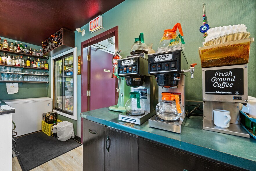 More Photos Of 1916 10th Av, Spruce View Restaurant For Sale