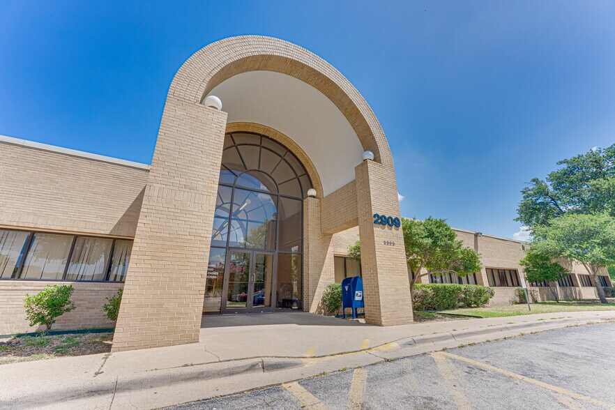 More Photos Of 2909 S Hampton Rd, Dallas Medical For Sale