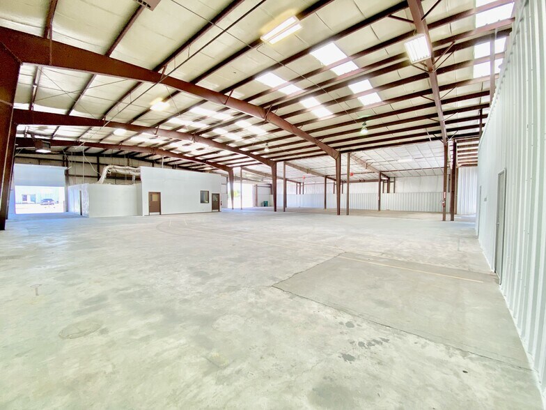 More Photos Of 401 S Eagle Ln, Oklahoma City Manufacturing For Lease