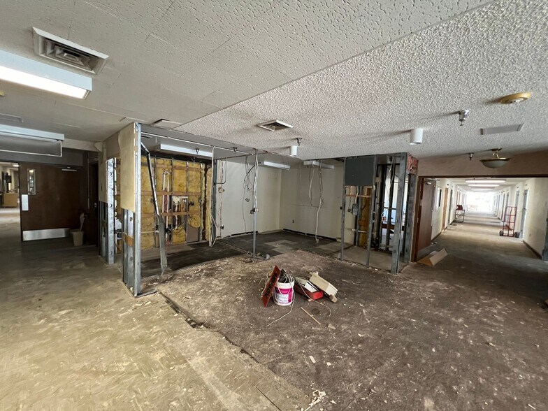 More Photos Of 1110 W 11th St, Concordia Apartments For Sale