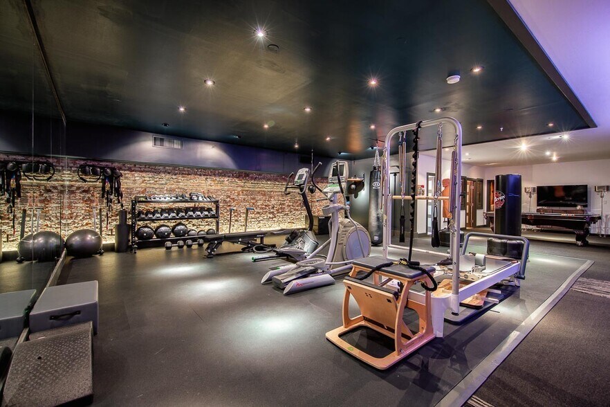 More Photos Of 213 Printers Aly, Nashville General Retail For Sale