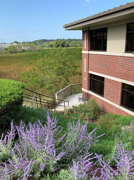 More Photos Of 1166 Quail Ct, Pewaukee Office For Lease